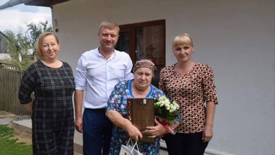 Самардак привітав із Днем народження маму загиблого Героя