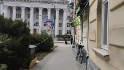 У Львові електричний кабель може травмувати пішоходів