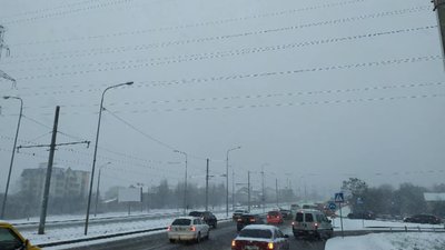 У Львові снігопад паралізував виїзд із Сихова (ФОТО)