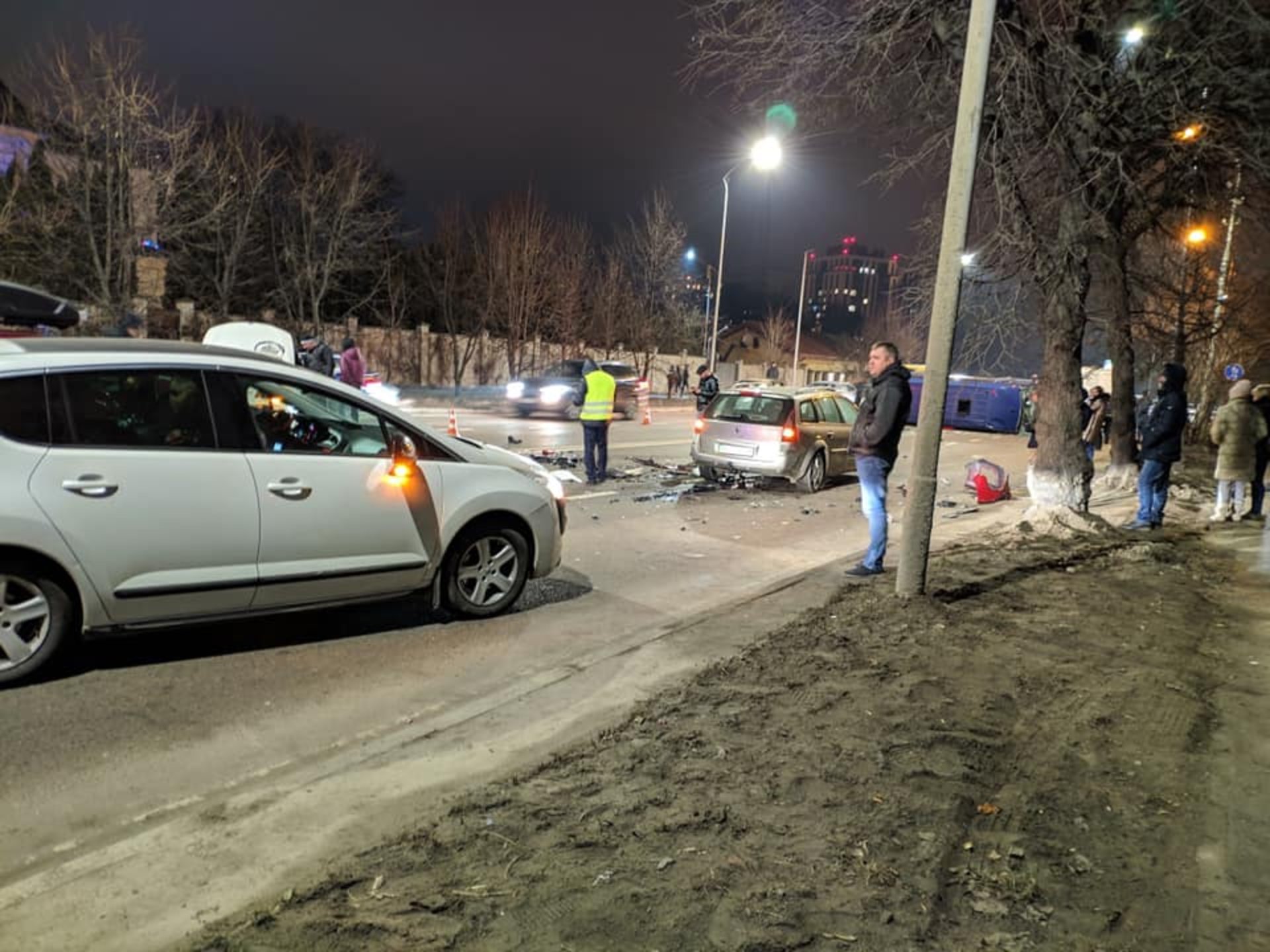 У Львові зіткнулось п’ять автомобілів. Фото Варта-1