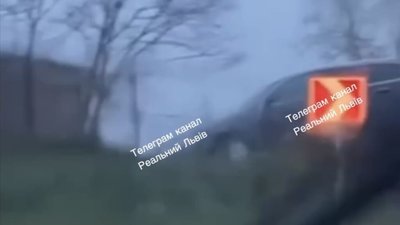 На Львівщині водій позашляховика вилетів з дороги (ВІДЕО)