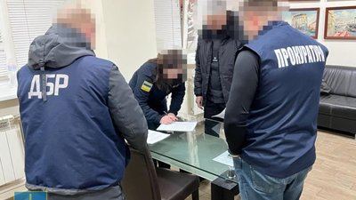 Інспектора Львівської митниці підозрюють у незаконному ввезенні товару на 5 млн грн