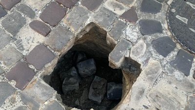 У Львові на одній з вулиць утворилось провалля (ФОТО)