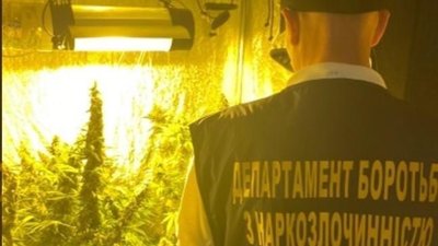 Поліцейські затримали наркозбувача у Львові (ФОТО)
