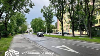 Чиновники Садового пояснили, навіщо у Львові малюють білою фарбою