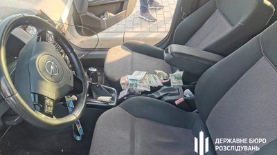 На Смільниці двоє митників вимагали гроші у волонтерів (ФОТО)