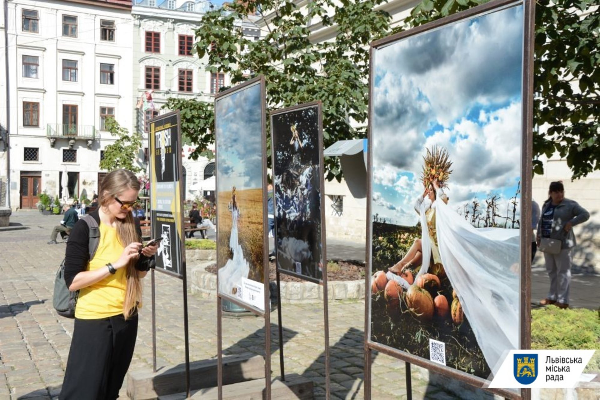 У Львові на площі Ринок запрацювала інтерактивна фотовиставка
