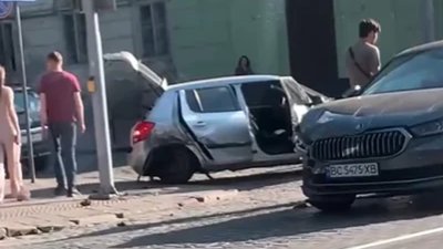У центрі Львова не розминулись автомобілі (ВІДЕО)