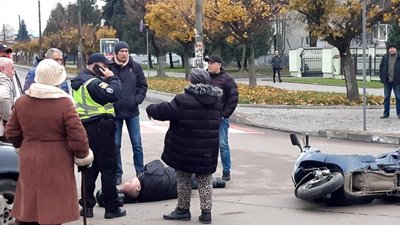 У Дрогобичі мотоцикліст влетів у легковик (ФОТО)