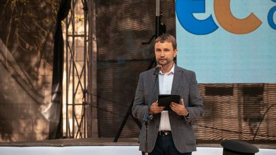 "Слуги народу" внесли в Раду два нових русифікаторських законопроекти (ВІДЕО)