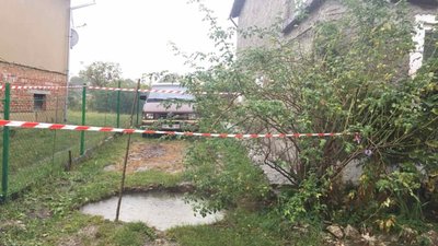У Бориславі частина подвір’я приватного домогосподарства провалилася у закинуту  шахту (ФОТО)
