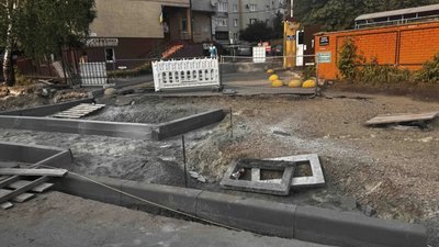 У Львові мешканці житлового комплексу залишились без виїзду на дорогу