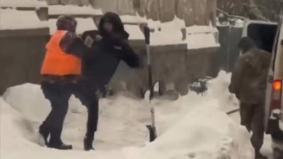 У Львові поліцейська побила двірничку