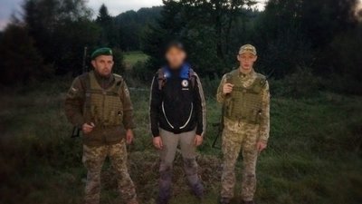 На Львівщині прикордонники затримали поляка, який «випадково» переліз через загорожувальний паркан