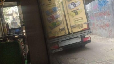 У Львові вантажівка заблокувала рух трамваїв (ФОТО)