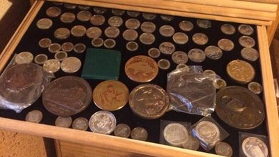 У Винниках обікрали помешкання колекціонера монет