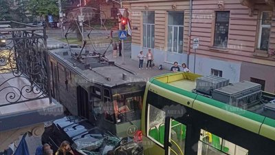 У Львові не розминулись два трамваї