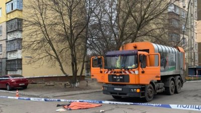 На Львівщині сміттєвоз на смерть переїхав пенсіонера