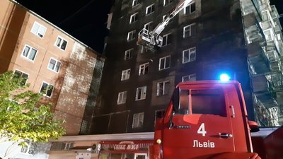 У Львові сталась пожежа у багатоповерхівці (ФОТО, ВІДЕО)