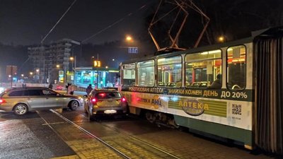 Трамваї на Сихів перестали курсувати (ФОТО)