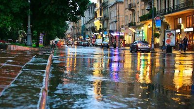 На Львів та область насуваються грози з градом