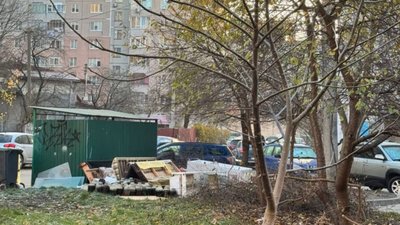 У центрі Львова вулиця перетворилась на смітник