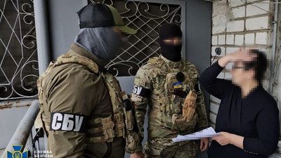 СБУ затримала зрадницю, яка шпигувала для ворога у Херсоні