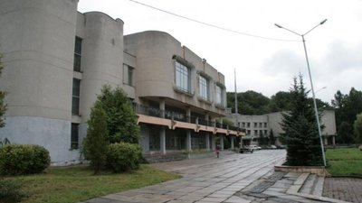 У Львові біля Центру творчості та юнацтва знайшли артснаряд