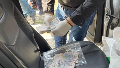 На Львівщині на хабарі викрили посадовця басейнового управління водних ресурсів (ФОТО)