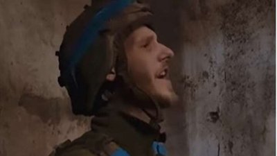 Військовий на «Азовсталі» під вибухи заспівав «Стефанію» (ВІДЕО)