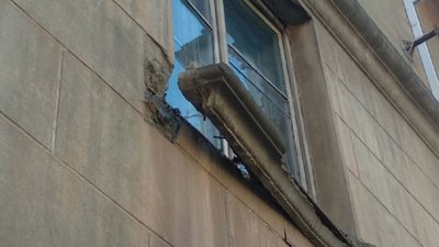 То є Львів: у місті небезпечно ходити під будинками (ФОТО)