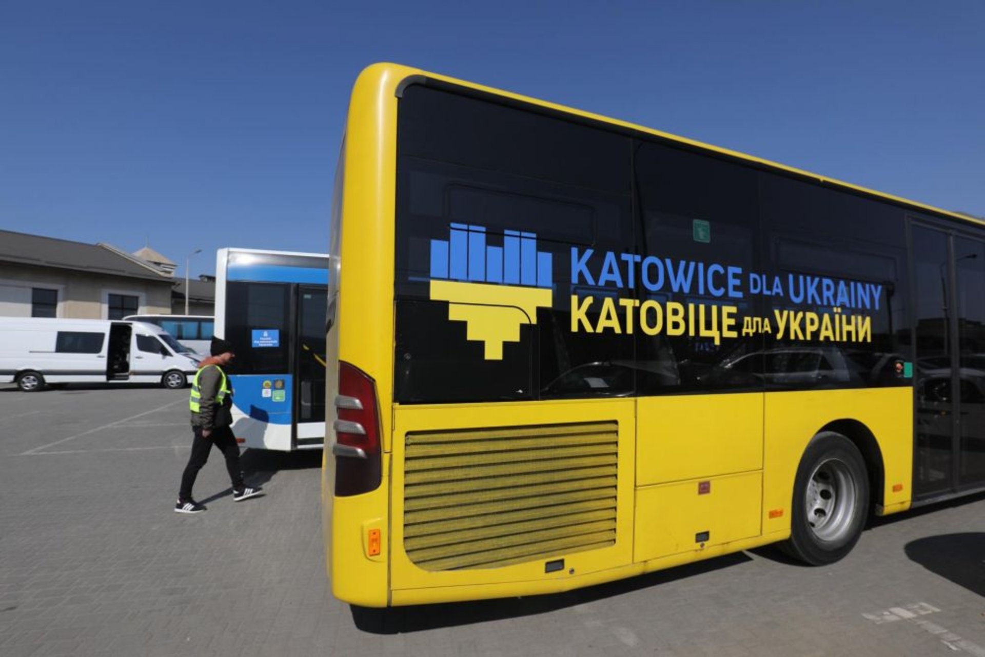 Львів отримав від польських міст 20 великих низькопідлогових автобусів