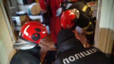 У Львові екстрені служби врятували літню жінку