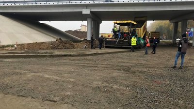 Водіям: у Винниках триває будівництво з'їзду з автомобільної дороги