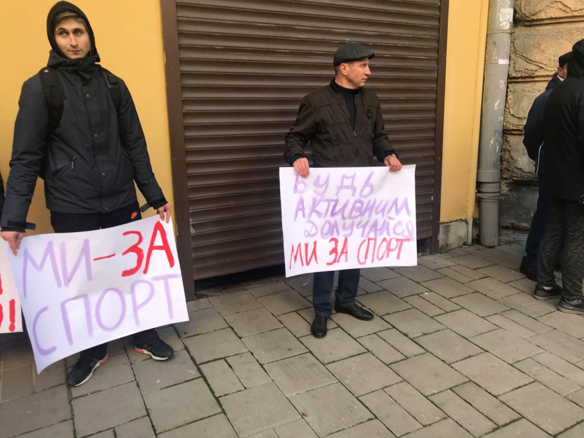 Кульчицької, 18 у Львові: сквер, спортивно-оздоровчий комплекс чи спортивно-оздоровчий комплекс у сквері. Фото 4studio