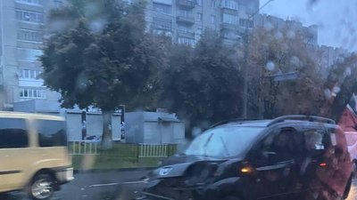 У Львові не розминулись автомобілі (ФОТО)