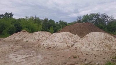 У Львові до траси для мотокросу звозять будівельне сміття