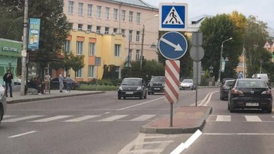 У Львові просять убезпечити від аварій небезпечний острівець безпеки (ФОТО)