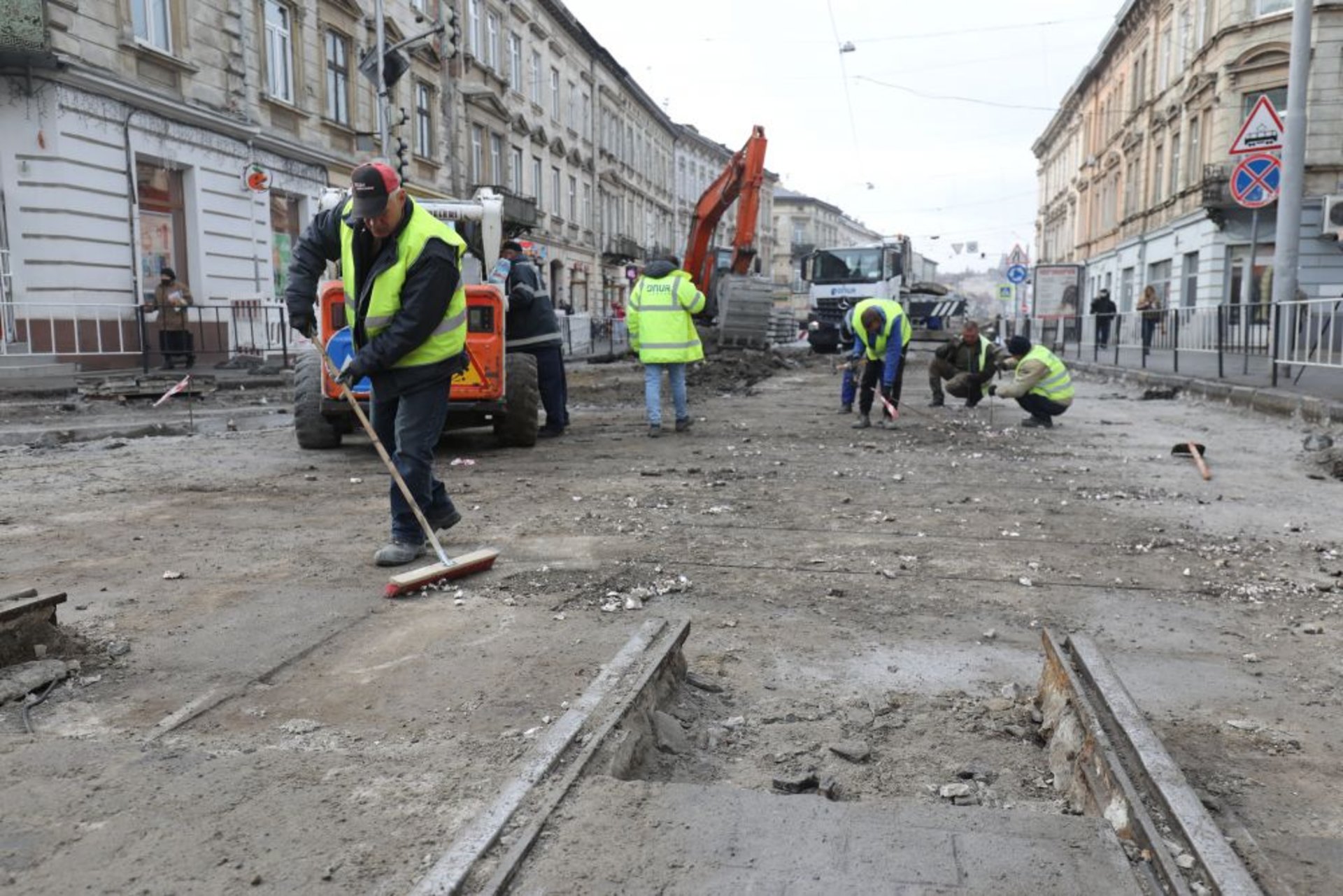 У Львові на чотирьох вулицях заборонили паркування, фото ЛМР