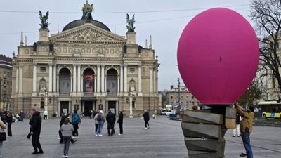 Це рожеве надувне символічне ніщо мене добило