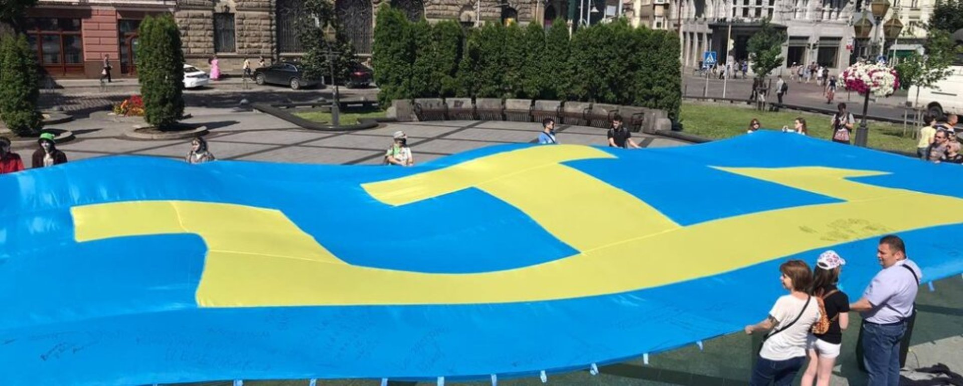 На повітряних кульках до Криму: львів'яни створили послання до кримських татар