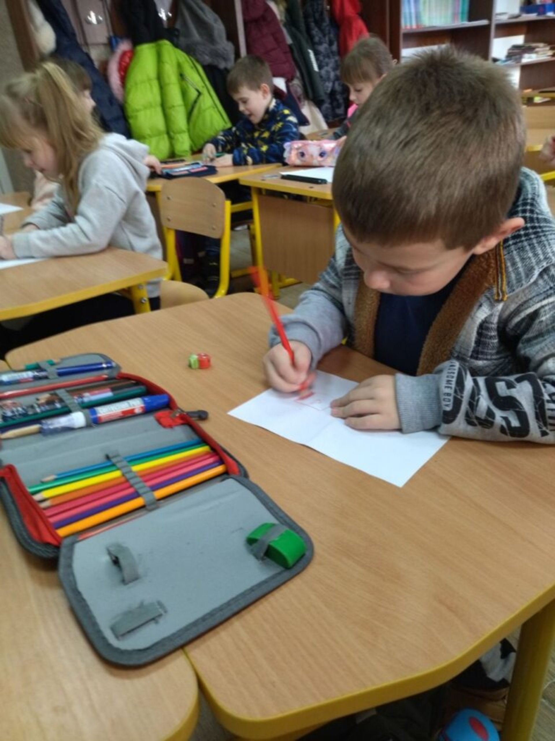 Школярі приєднаних до Львова громад готують подарунки для наших захисників