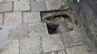 У Львові біля будинку утворилось провалля