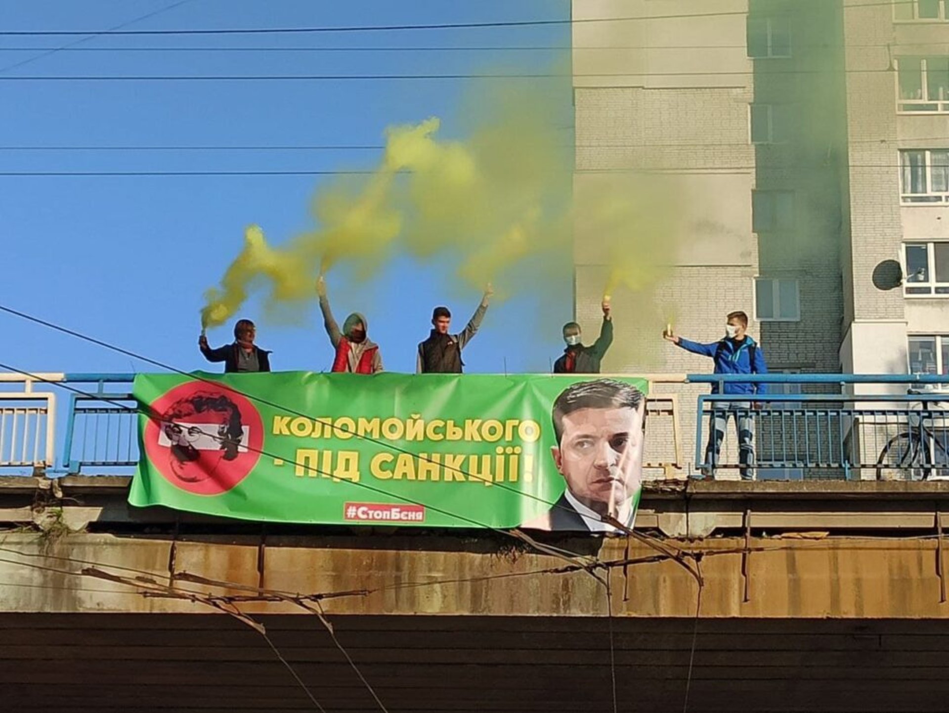 У Львові Зеленського тролять Коломойським