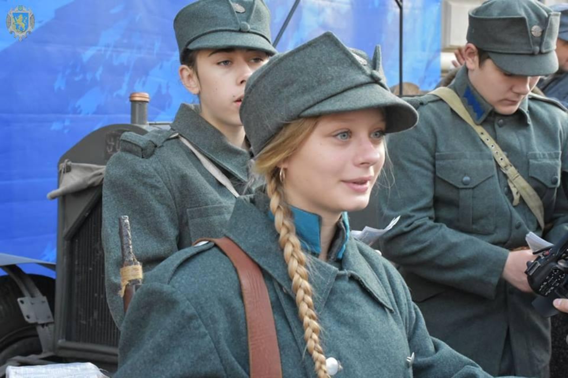 Біля будівлі Львівської ОДА реконструктори відтворюють події сторічної давнини