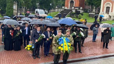 На Личаківському цвинтарі вшанували пам’ять полеглих захисників України (ФОТО)