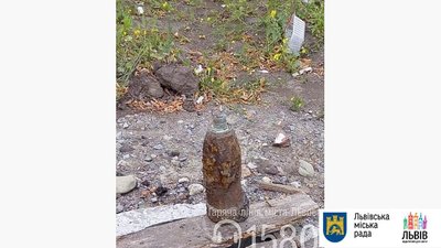 У Львові на площі Двірцевій виявили застарілий боєприпас