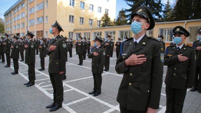 Майже 200 ліцеїстів-крутян склали клятву на вірність Україні