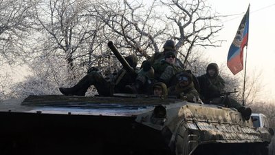 У Донецьку велика колона техніки та солдатів рушила в напрямку лінії зіткнення