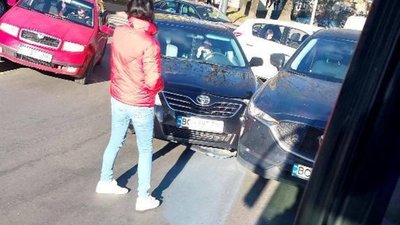 У Львові автомобілі не розминулись на виїзді на перехрестя (ФОТО)